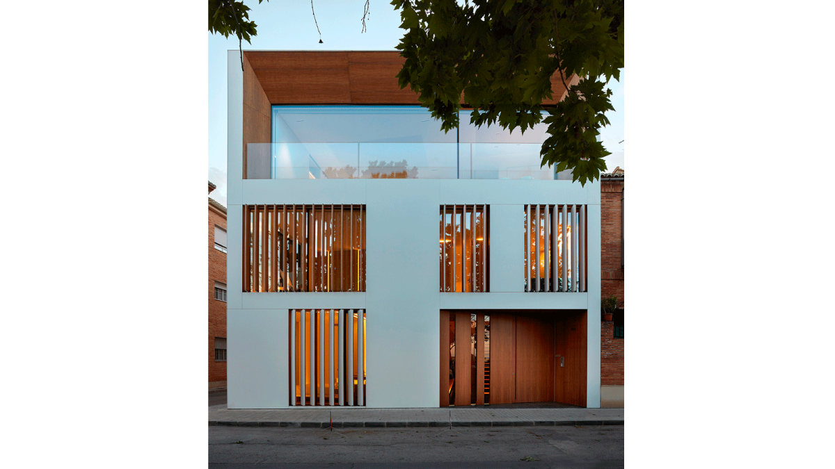 PORCELANOSA Grupo Projects: Geometria minimalista nella ?Casa en la huerta’